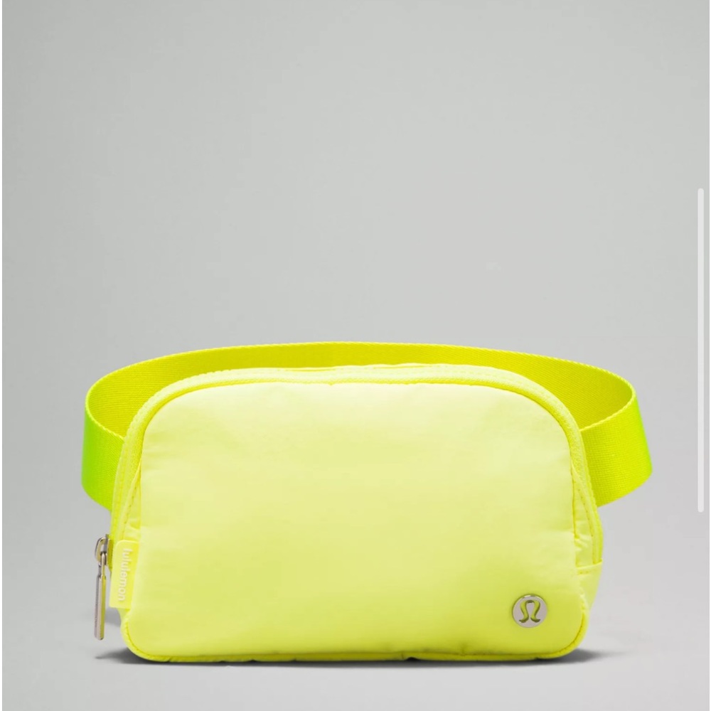 🍋LULULEMON ATHLETICA Everywhere Belt Bag in Electric Lemon 🍋